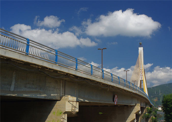 红河304不锈钢桥梁护栏：安全、耐用与美观的完美结合